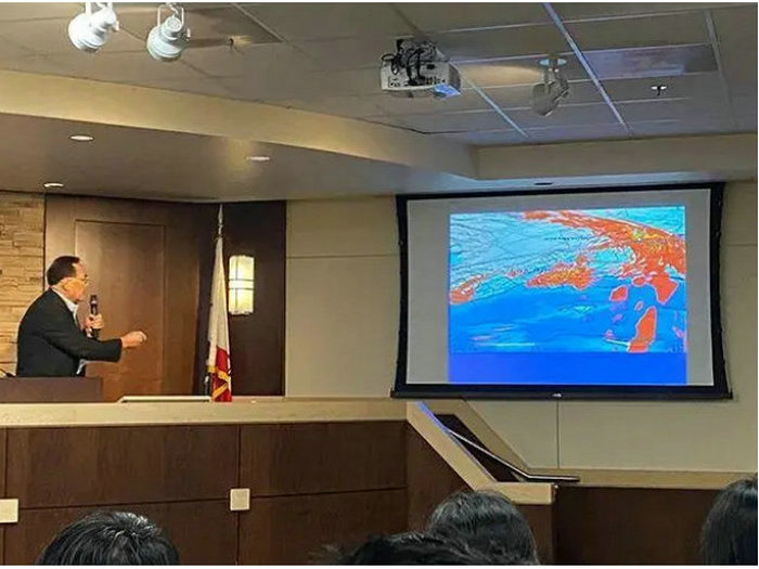 美国南加州大学南加州地震研究中心郦永刚教授在演讲2